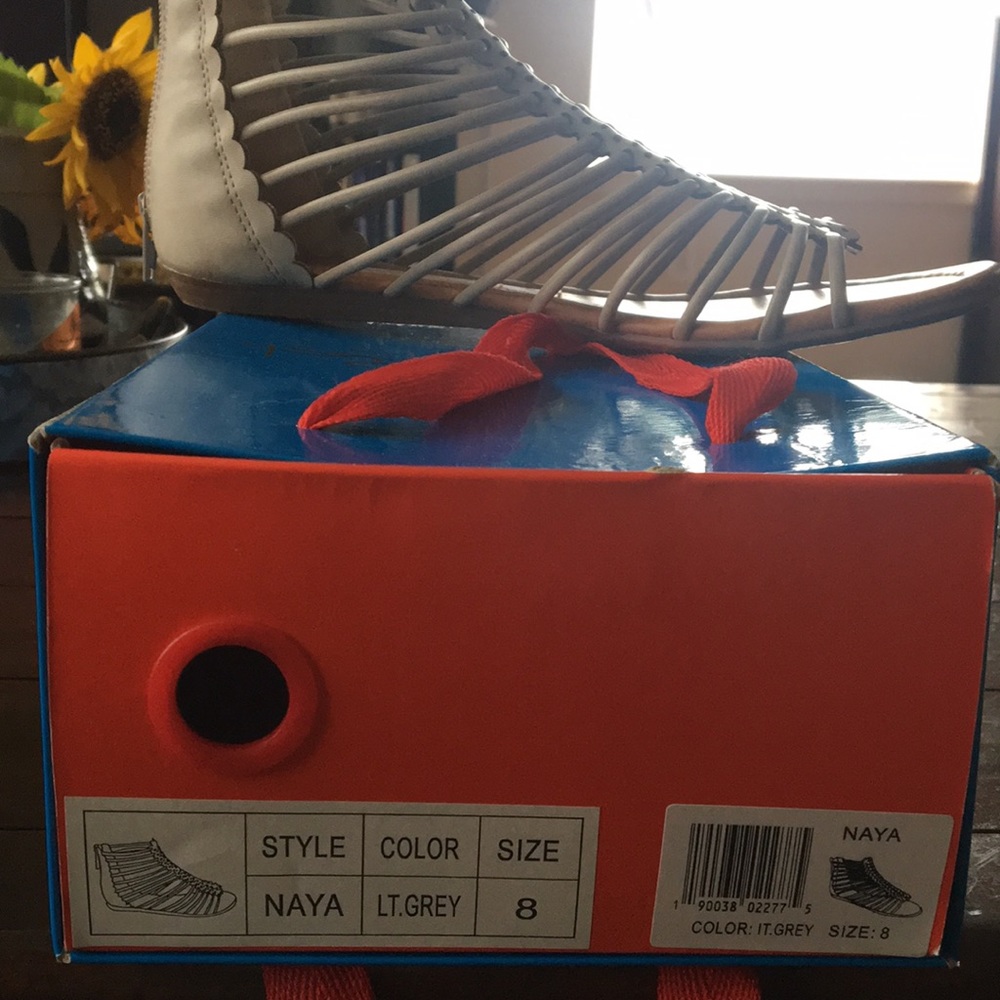 Sandals - Picture 2 of 3